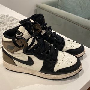 Air Jordan 1 Retro High OG Dark mocha